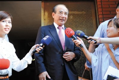 9月11日，王金平前往國(guó)民黨考紀(jì)會(huì)時(shí)回答記者提問(wèn)。