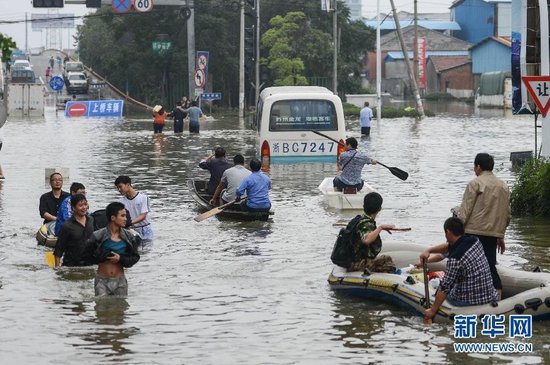 臺(tái)風(fēng)“菲特”造成浙江余姚市城區(qū)大面積被淹，城市交通基本癱瘓，部分區(qū)域停電停水。