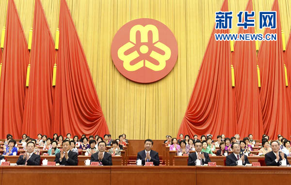 習(xí)近平、李克強(qiáng)、張德江、俞正聲、劉云山、王岐山、張高麗等在主席臺(tái)就座，祝賀大會(huì)召開。