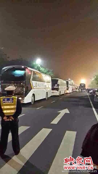 11月1日深夜，鄭州鄭東新區(qū)夜總會“皇家一號”被查處。網友供圖