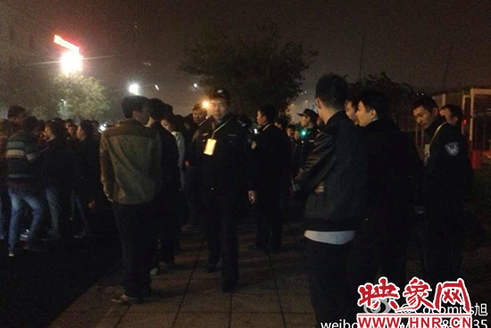 11月1日深夜，鄭州鄭東新區(qū)夜總會“皇家一號”被查處。網友供圖