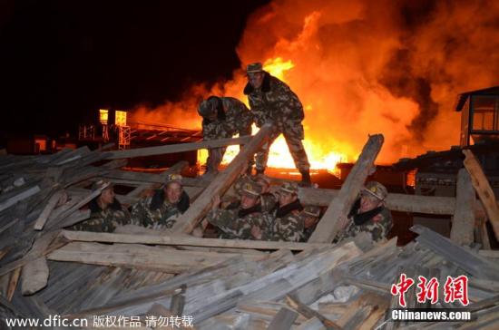 云南香格里拉古城火災(zāi)火情得到控制 損失逾億元 云南香格里拉古城火災(zāi)火情得到控制 損失逾億元