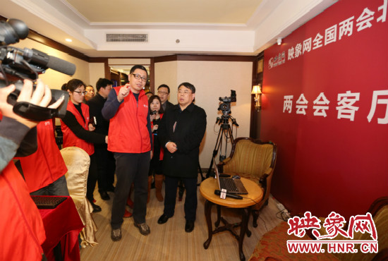 朱夏炎視察映象網(wǎng)全國兩會(huì)北京演播室 寄語爭(zhēng)做第一 朱夏炎視察映象網(wǎng)全國兩會(huì)北京演播室 寄語爭(zhēng)做第一