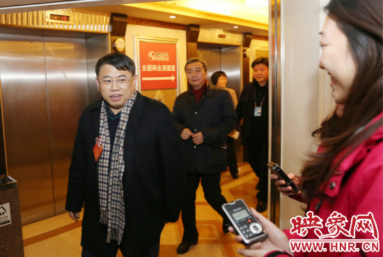 朱夏炎視察映象網(wǎng)全國兩會(huì)北京演播室 寄語爭(zhēng)做第一 朱夏炎視察映象網(wǎng)全國兩會(huì)北京演播室 寄語爭(zhēng)做第一