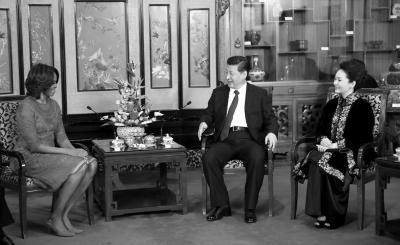 昨晚，國家主席習近平和夫人彭麗媛在北京釣魚臺國賓館會見美國總統(tǒng)奧巴馬夫人米歇爾。