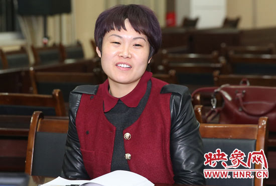 “焦裕祿式好干部”楊艷敏接受采訪。