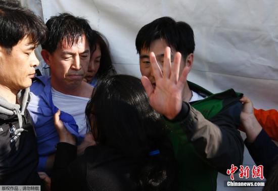 韓國國務(wù)總理稱應(yīng)對沉船事件負全責(zé) 宣布辭職