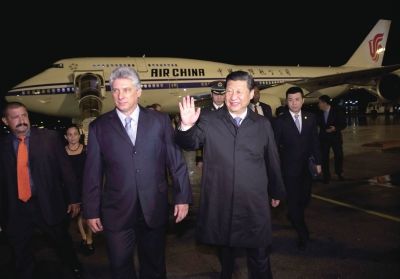 21日晚,習(xí)近平乘坐的專機(jī)抵達(dá)哈瓦那何塞·馬蒂國(guó)際機(jī)場(chǎng)。古巴國(guó)務(wù)委員會(huì)第一副主席兼部長(zhǎng)會(huì)議第一副主席