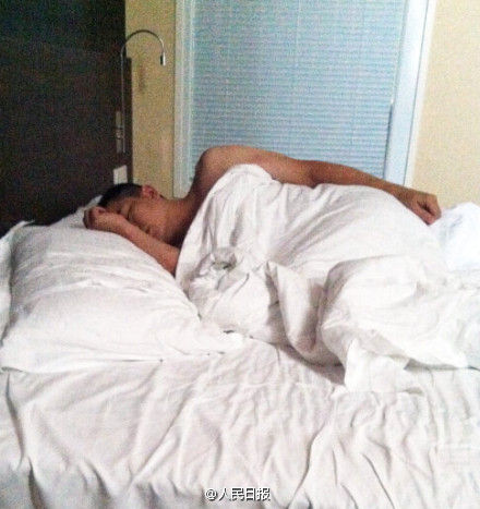 網(wǎng)傳吳春明的床照。
