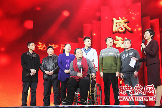 接力照顧高位截癱患者高新海的“隴海大院”愛心集體鄰居們。