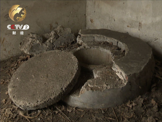 2013年一場(chǎng)嚴(yán)重的干旱席卷馬振撫鄉(xiāng)村里的井卻打不出水來村民們種植的水稻損失嚴(yán)重 2013年一場(chǎng)嚴(yán)重的干旱席卷馬振撫鄉(xiāng)村里的井卻打不出水來村民們種植的水稻損失嚴(yán)重