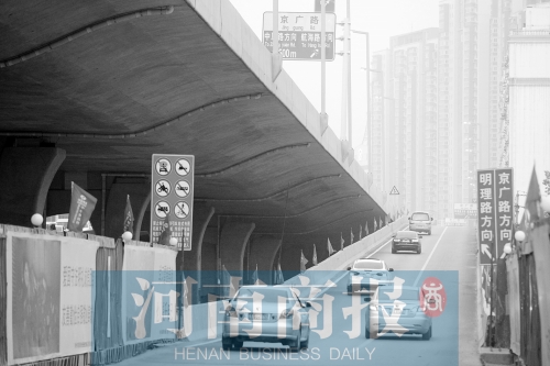 隴海路高架大學(xué)路南側(cè)西向東上橋匝道，后天就要封閉了