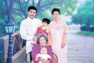 徐純合與家人合影。徐純合微博截圖