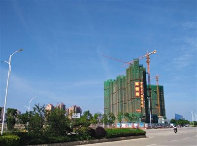 泉州東海片區(qū)海悅府地產(chǎn)項(xiàng)目。該項(xiàng)目開(kāi)發(fā)公司董事蔡俊偉于春節(jié)前被帶走調(diào)查。