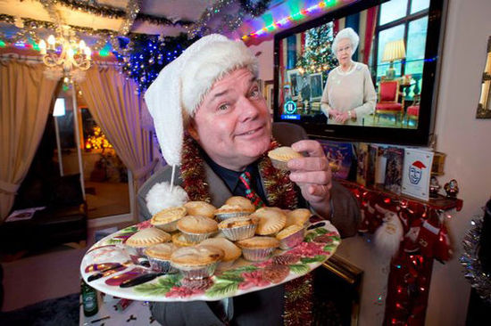 病態(tài)！英男子連續(xù)22年每日過圣誕耗資2千萬元