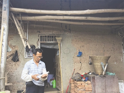 徐某父親說起兒子偷渡的事情，有些難以開口。