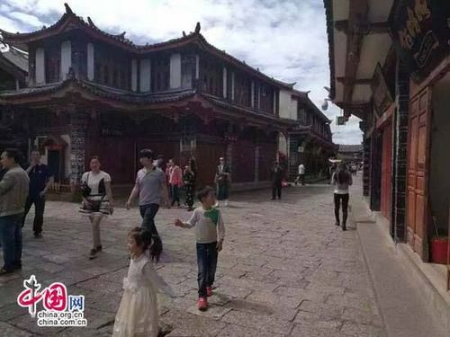 麗江古城大部分商戶關(guān)門抗議圍城強(qiáng)收“古維費(fèi)”