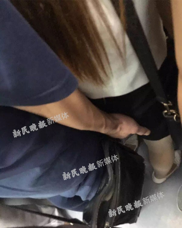 網(wǎng)曝地鐵四號線再現(xiàn)色狼 拍照者:盼當(dāng)事人不再沉默 網(wǎng)曝地鐵四號線再現(xiàn)色狼 拍照者:盼當(dāng)事人不再沉默