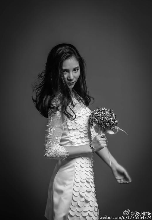 何姿秀黑白婚紗寫(xiě)真 長(zhǎng)發(fā)飄飄美麗動(dòng)人 何姿秀黑白婚紗寫(xiě)真 長(zhǎng)發(fā)飄飄美麗動(dòng)人