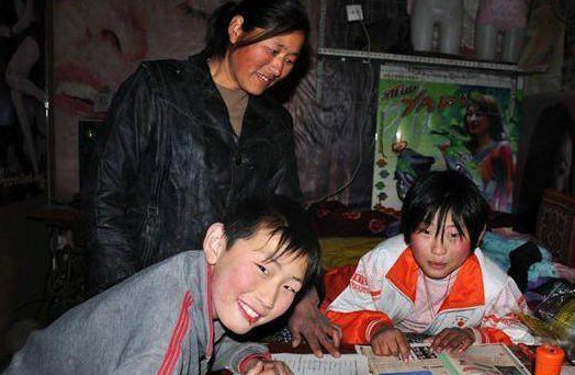 朱之文辛苦掙錢 兒子抽煙喝酒打架全不落 朱之文辛苦掙錢 兒子抽煙喝酒打架全不落