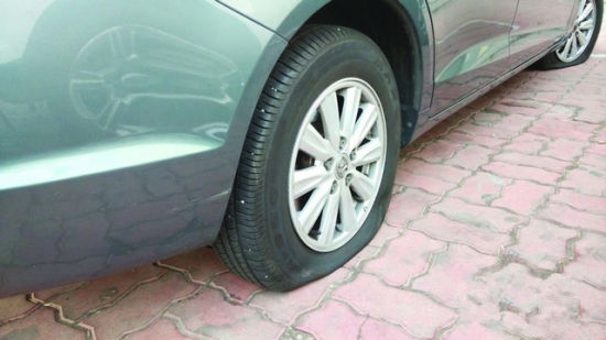 只為發(fā)泄不滿情緒 男子一年扎車胎30多起 只為發(fā)泄不滿情緒 男子一年扎車胎30多起