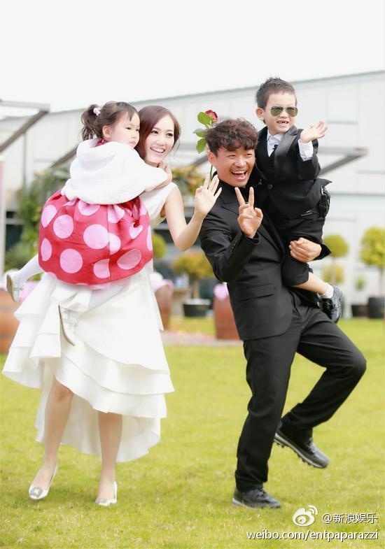 王寶強(qiáng)與馬蓉帶著兒女參加《爸爸去哪兒3》(資料圖)