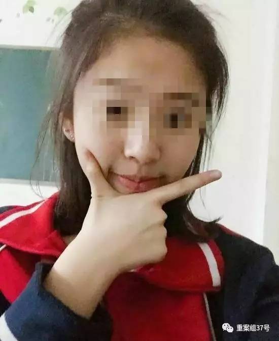 17歲高中男生教室里掐死女同學(xué)，被訴故意殺人和強(qiáng)奸