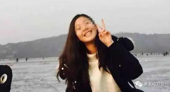 17歲高中男生教室里掐死女同學(xué)，被訴故意殺人和強(qiáng)奸