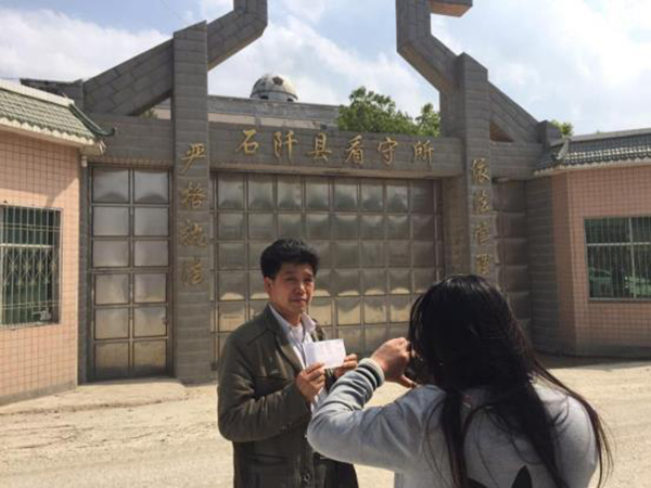 陳全松父親給看守所中的兒子交生活費(fèi)。