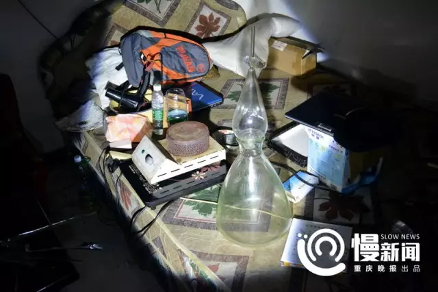 重慶曝光抓捕毒販視頻 民警拔槍一對(duì)四誰慢誰死