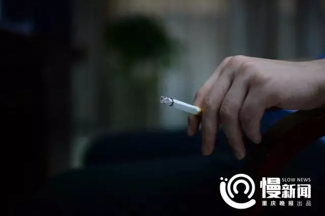 重慶曝光抓捕毒販視頻 民警拔槍一對(duì)四誰慢誰死