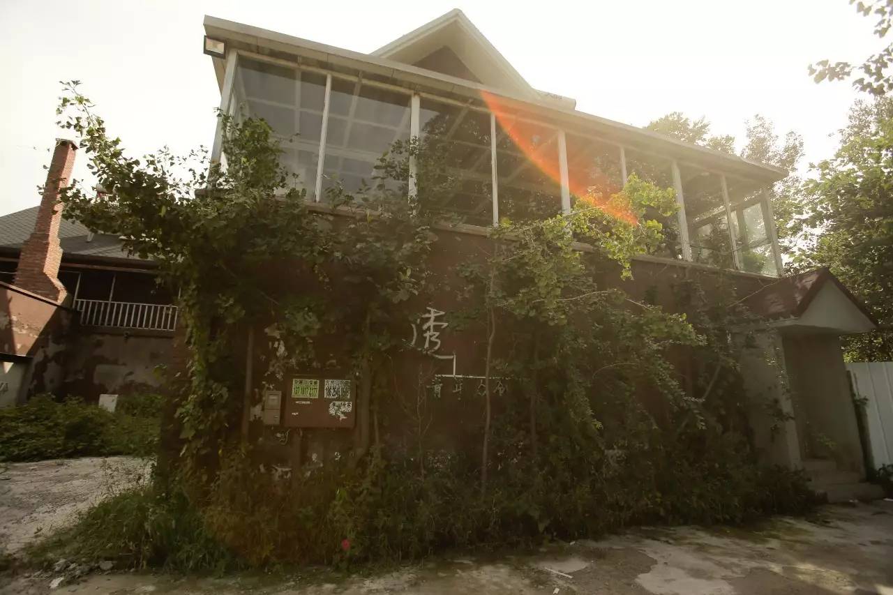▲失戀博物館位于北京市通州區(qū)宋莊鎮(zhèn)的一個(gè)重創(chuàng)空間內(nèi)，這里是一個(gè)藝術(shù)家集聚區(qū)。
