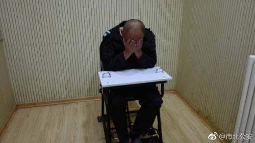  打人男子。圖片來(lái)源：青島市公安局市北分局官方微博