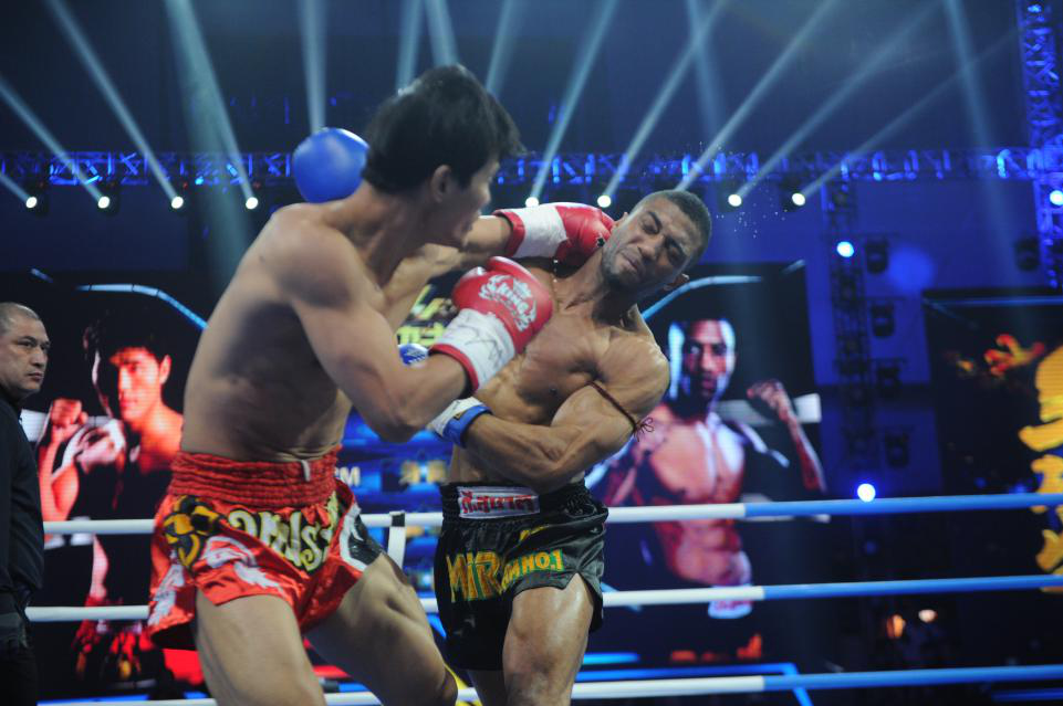 2015《武林風(fēng)》全球功夫盛典方便TKO馬庫(kù)斯 2015《武林風(fēng)》全球功夫盛典方便TKO馬庫(kù)斯