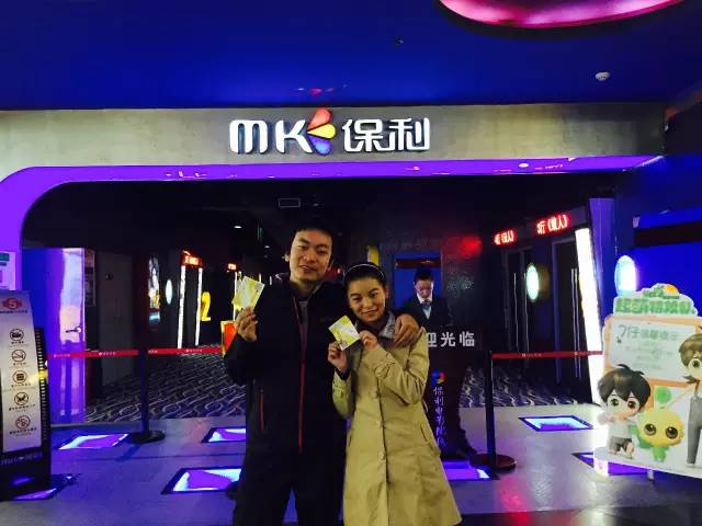 小情侶幸福的呢！