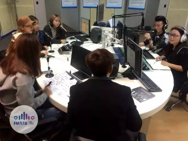 正式直播的時(shí)候，美少女們都非常認(rèn)真哦！