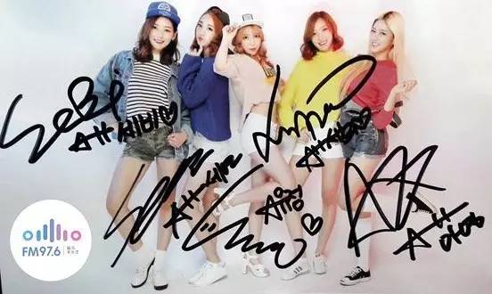 哎呦不錯(cuò)哦！路飛收到美女們的簽名照，到底中意哪一位呢？