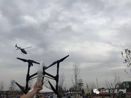 你以為音樂(lè)節(jié)只有音樂(lè)嗎？交廣號(hào)和無(wú)人機(jī)也在哦，看見它就揮揮手吧！