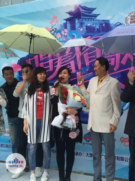 海波瞞著妻子，請來妻子的家人，耿梅驚喜感動，喜極而泣~