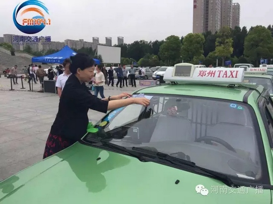 省文明辦專職副主任張曼如，對愛心助考活動的舉辦給予高度評價。