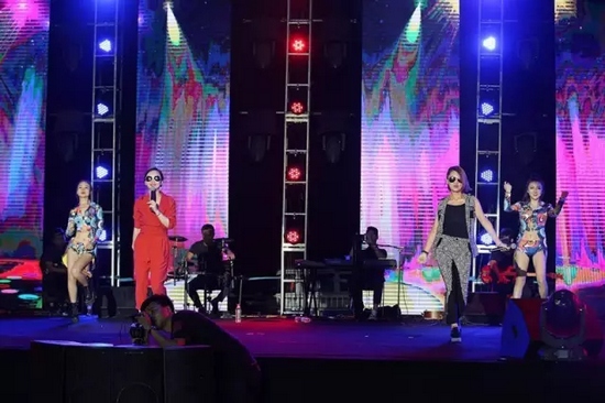 夢(mèng)茹、怡璐《路燈下的小姑娘》