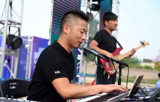 辛苦樂隊(duì)老師，你們跟我們一起，共同見證了時(shí)光音樂節(jié)是如何一步步成長(zhǎng)至今的。