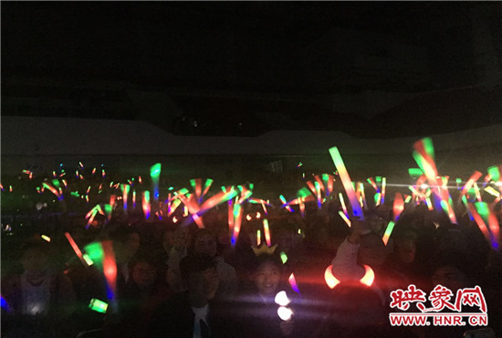 當(dāng)晚現(xiàn)場約2500個座位全場爆滿，還有全國各地歌迷會趕來的歌迷們。