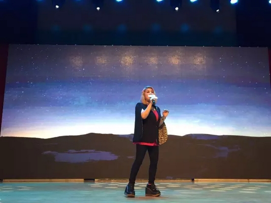 聽(tīng)傅薇繼續(xù)演唱《對(duì)愛(ài)渴望》