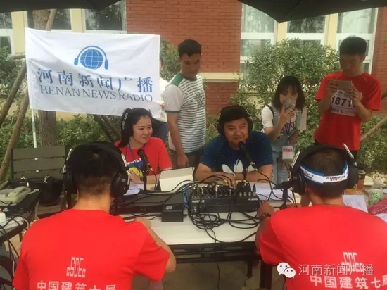 直播間被圍觀群眾包圍啦，是不是沒(méi)有看過(guò)我們的直播？