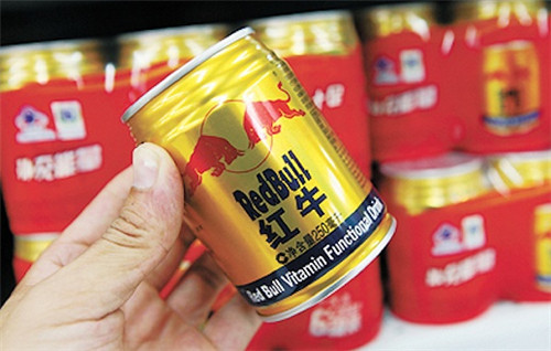 紅牛腹背受敵？