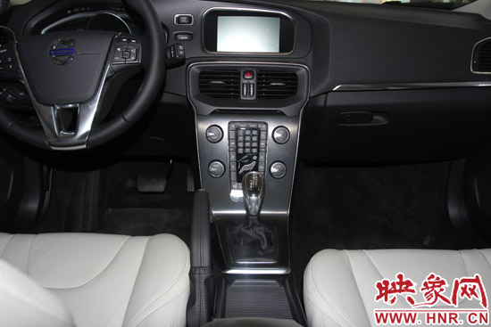 全黑色懸浮式中控臺(tái) 全黑色懸浮式中控臺(tái)