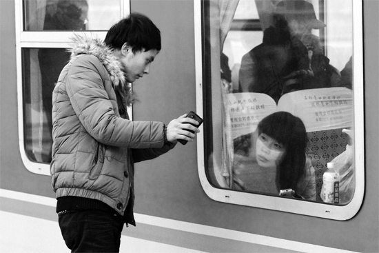 離別后，手機(jī)是傾訴思念最好的工具