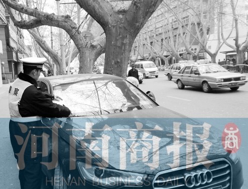 鄭州交警將嚴(yán)查路邊亂停車 鄭州交警將嚴(yán)查路邊亂停車