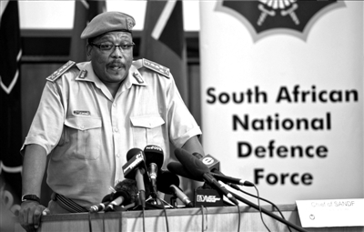 3月23日，中非共和國(guó)首都班吉，從加蓬首都利伯維爾出發(fā)的法國(guó)增援部隊(duì)共計(jì)200名士兵抵達(dá)班吉國(guó)際機(jī)場(chǎng)